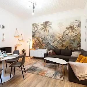 Stylish Modern Next To New York Cafe Apartment