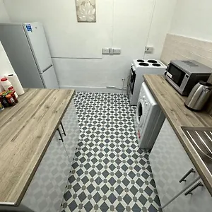 spectacular-2-bedroom-on-tower-bridge.brighton-hotels-england.com/