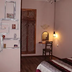 zoi-dolidze-apartment.alltbilisihotels.com/